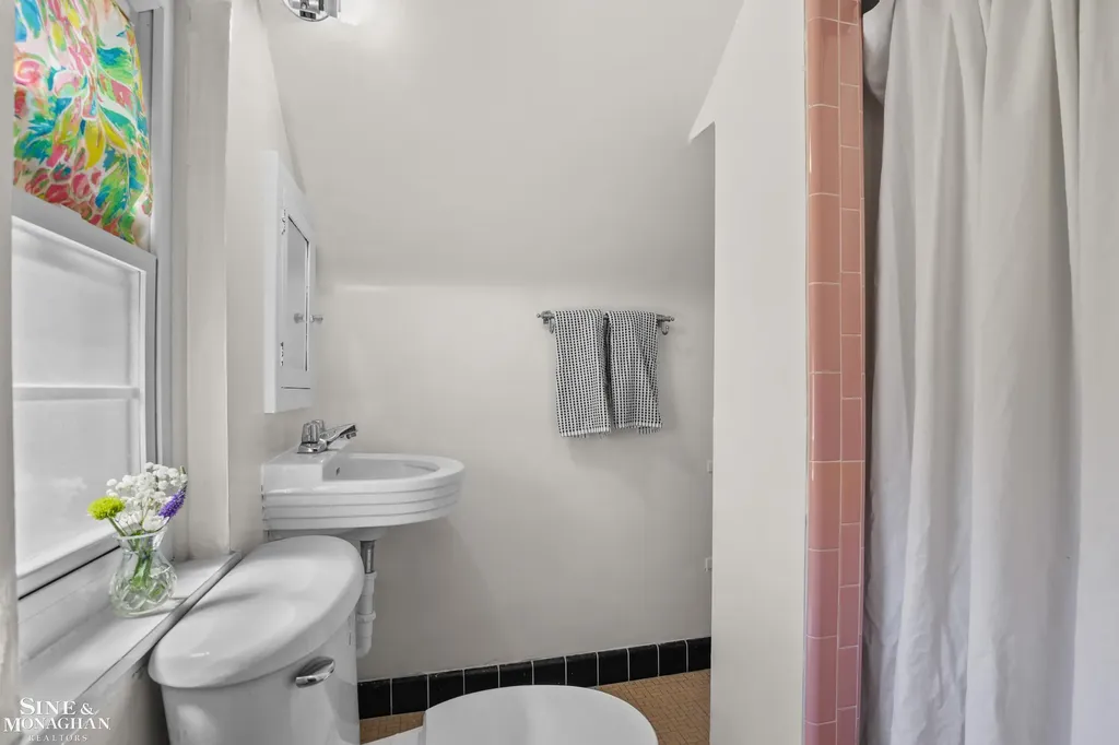 475 Touraine Road Grosse Pointe Farms City MI 48236