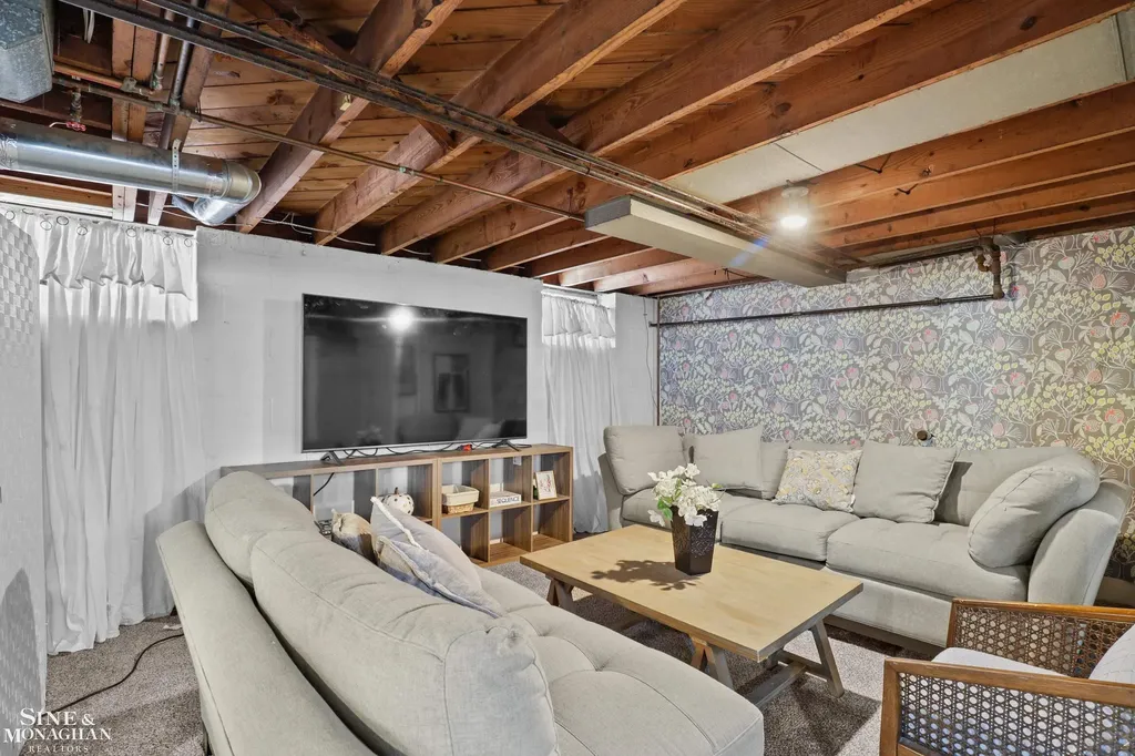 475 Touraine Road Grosse Pointe Farms City MI 48236