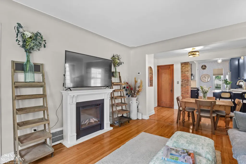 475 Touraine Road Grosse Pointe Farms City MI 48236