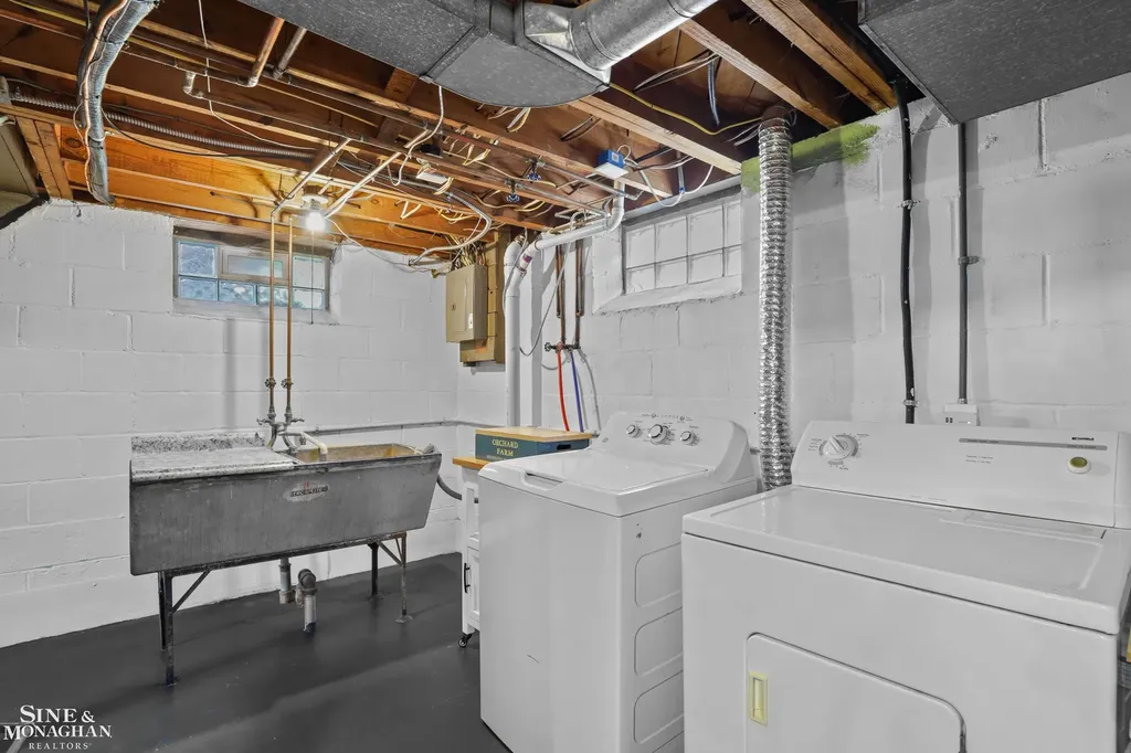 475 Touraine Road Grosse Pointe Farms City MI 48236