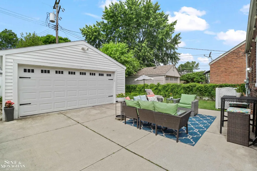 475 Touraine Road Grosse Pointe Farms City MI 48236