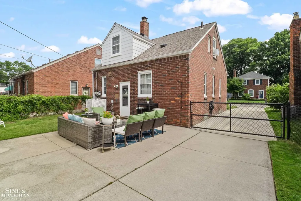 475 Touraine Road Grosse Pointe Farms City MI 48236
