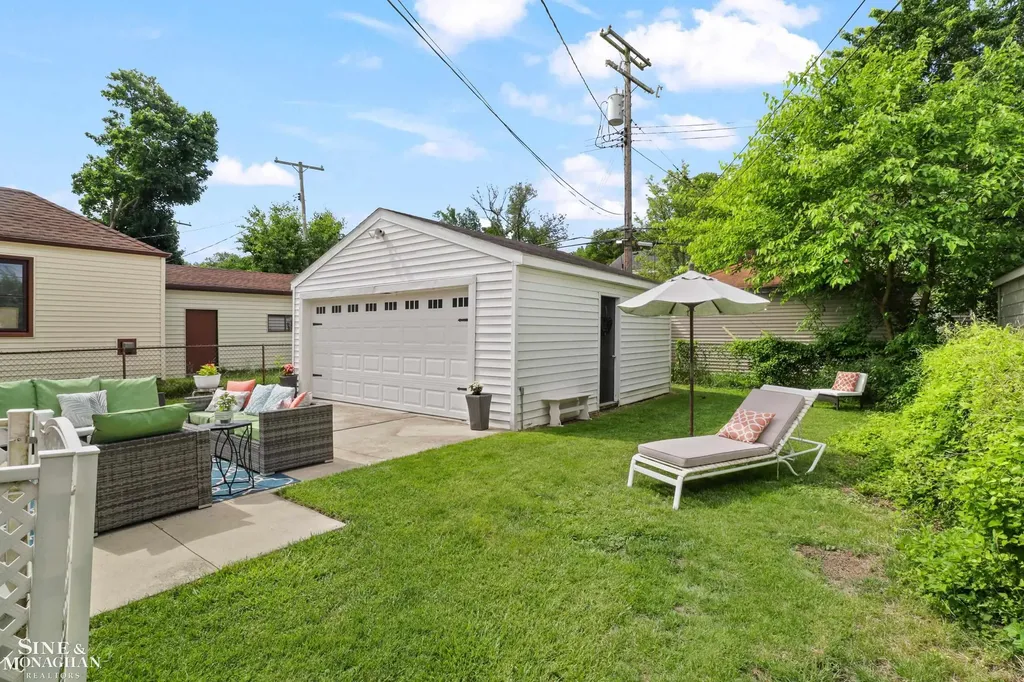 475 Touraine Road Grosse Pointe Farms City MI 48236