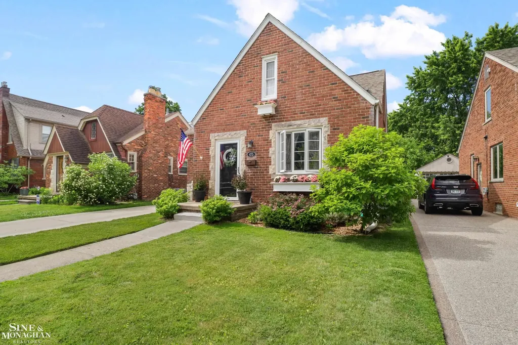 475 Touraine Road Grosse Pointe Farms City MI 48236