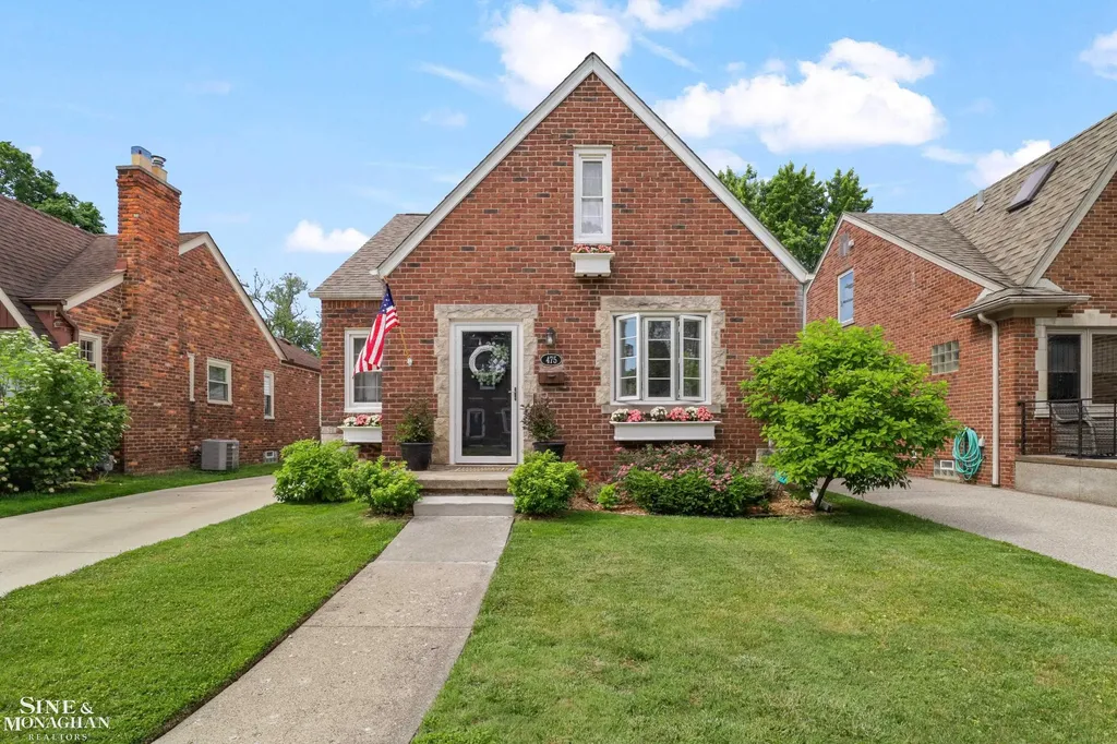 475 Touraine Road Grosse Pointe Farms City MI 48236