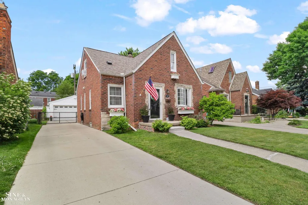 475 Touraine Road Grosse Pointe Farms City MI 48236