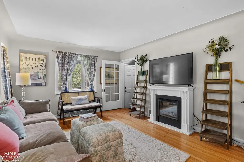 475 Touraine Road Grosse Pointe Farms City MI 48236