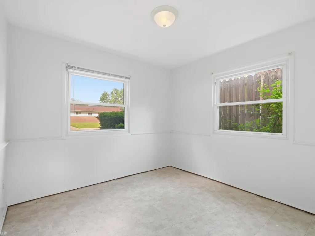 28678 Hales Street Madison Heights City MI 48071