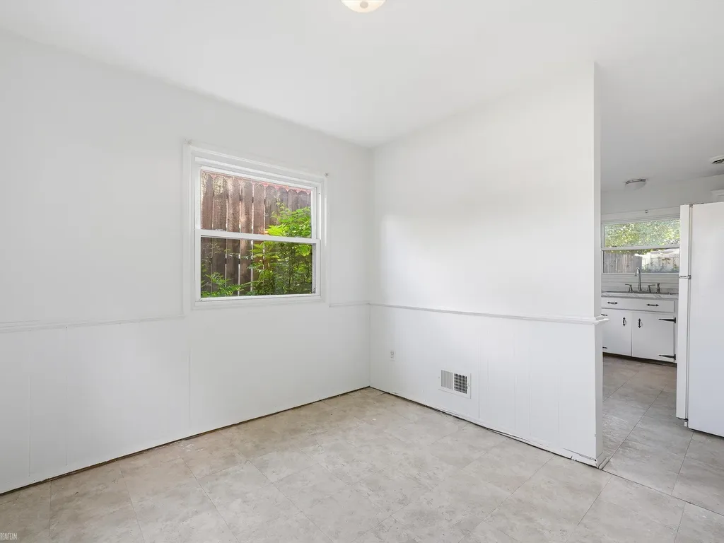 28678 Hales Street Madison Heights City MI 48071