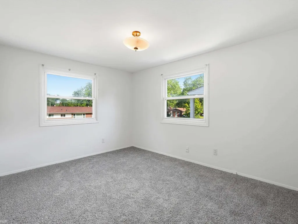 28678 Hales Street Madison Heights City MI 48071