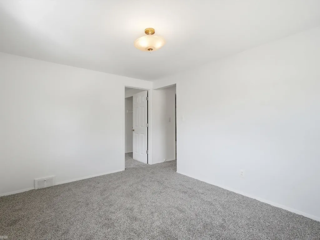28678 Hales Street Madison Heights City MI 48071