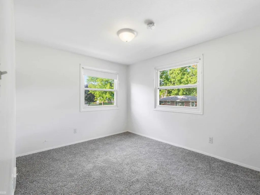 28678 Hales Street Madison Heights City MI 48071