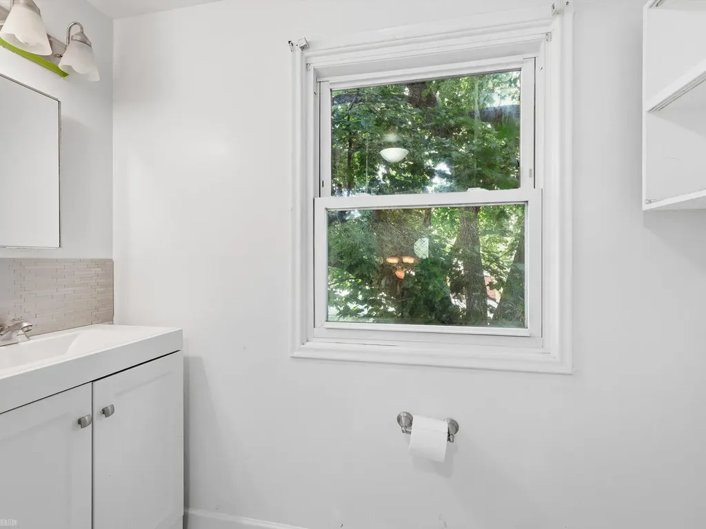 28678 Hales Street Madison Heights City MI 48071