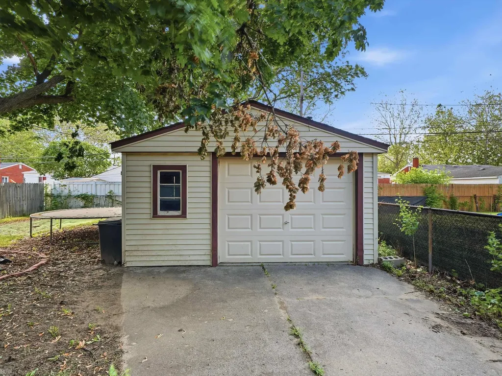 28678 Hales Street Madison Heights City MI 48071