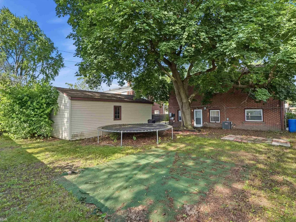28678 Hales Street Madison Heights City MI 48071