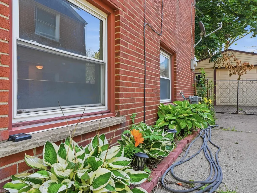 28678 Hales Street Madison Heights City MI 48071