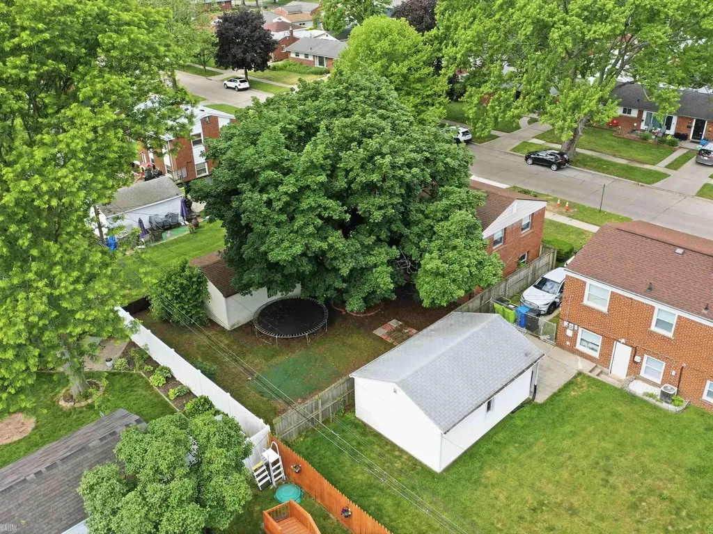 28678 Hales Street Madison Heights City MI 48071