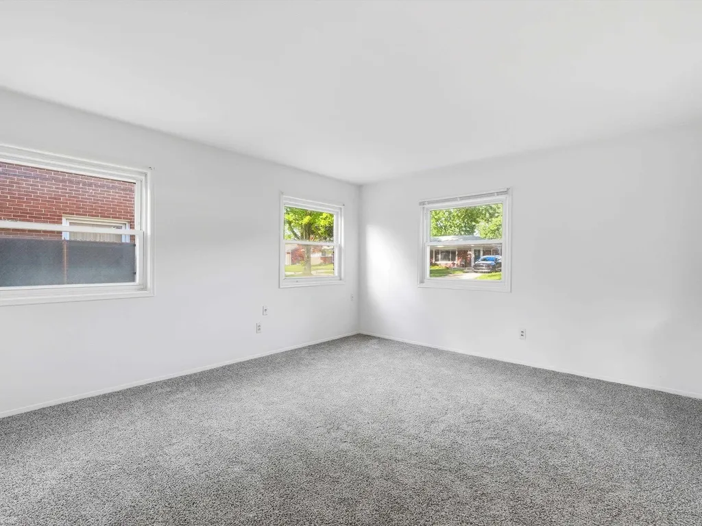 28678 Hales Street Madison Heights City MI 48071
