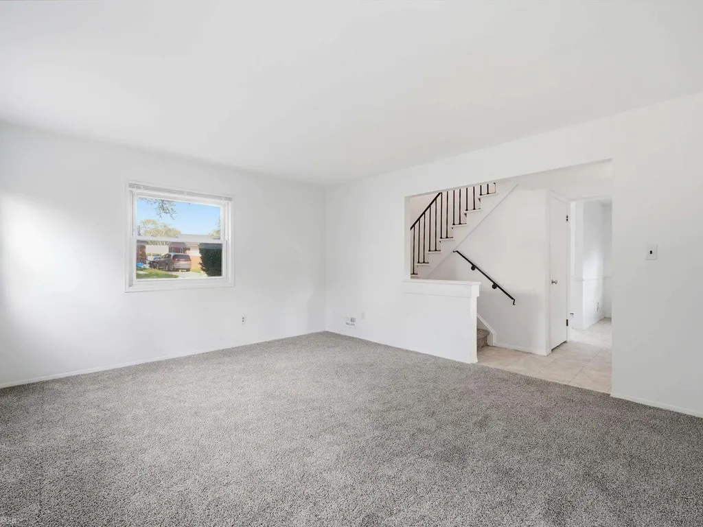 28678 Hales Street Madison Heights City MI 48071