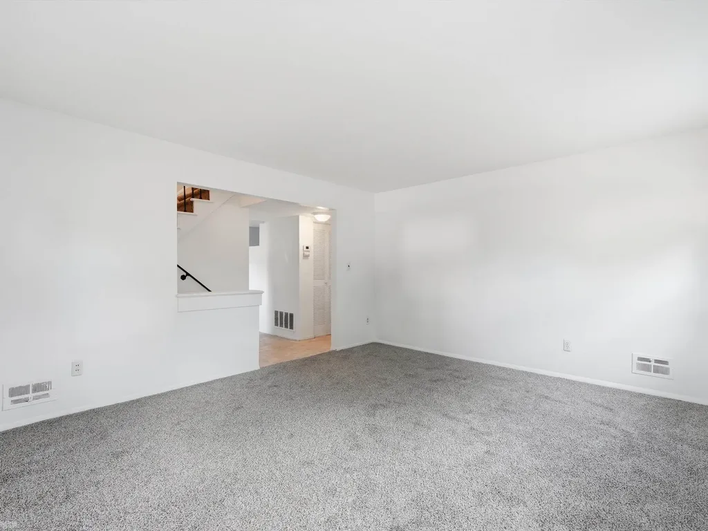28678 Hales Street Madison Heights City MI 48071