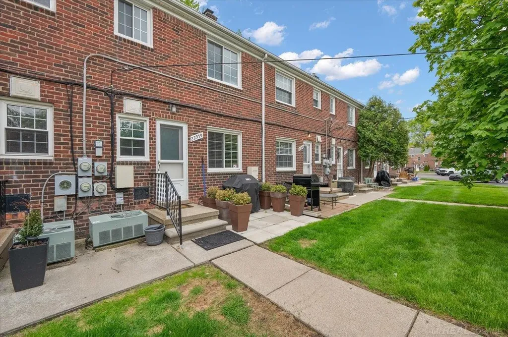 22959 Gary Lane St. Clair Shores City MI 48080