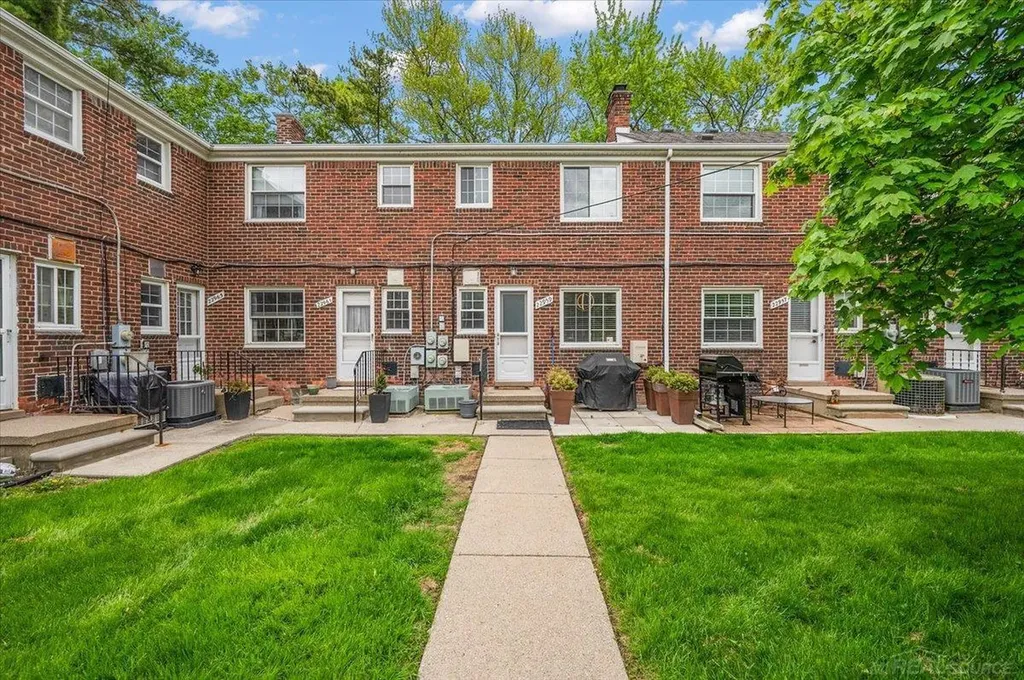 22959 Gary Lane St. Clair Shores City MI 48080
