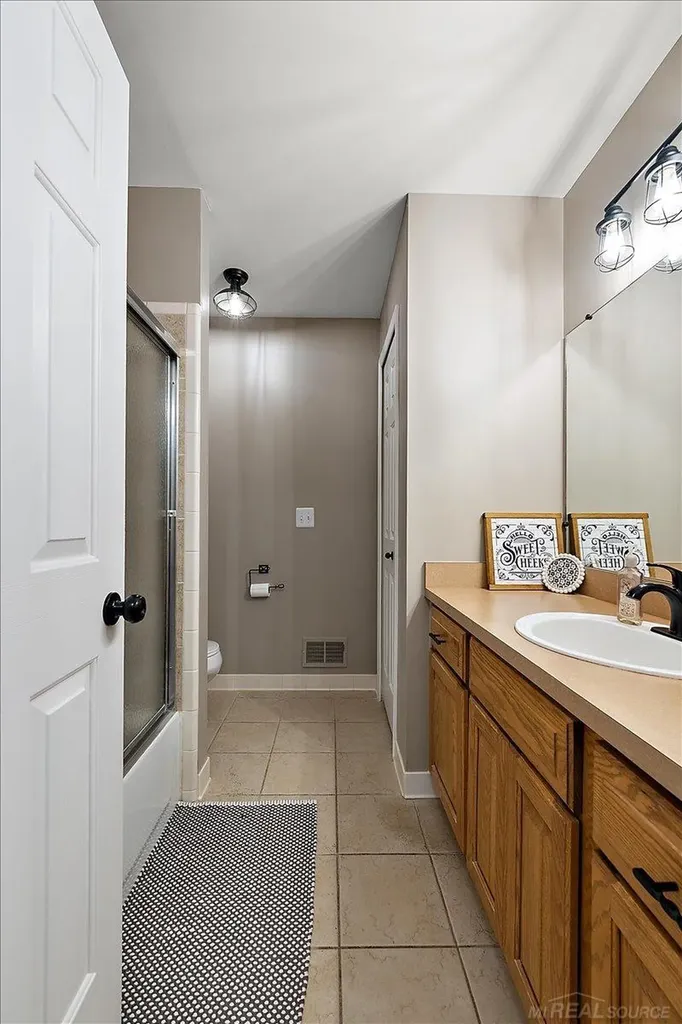 46856 Jewel Drive Macomb Township MI 48044