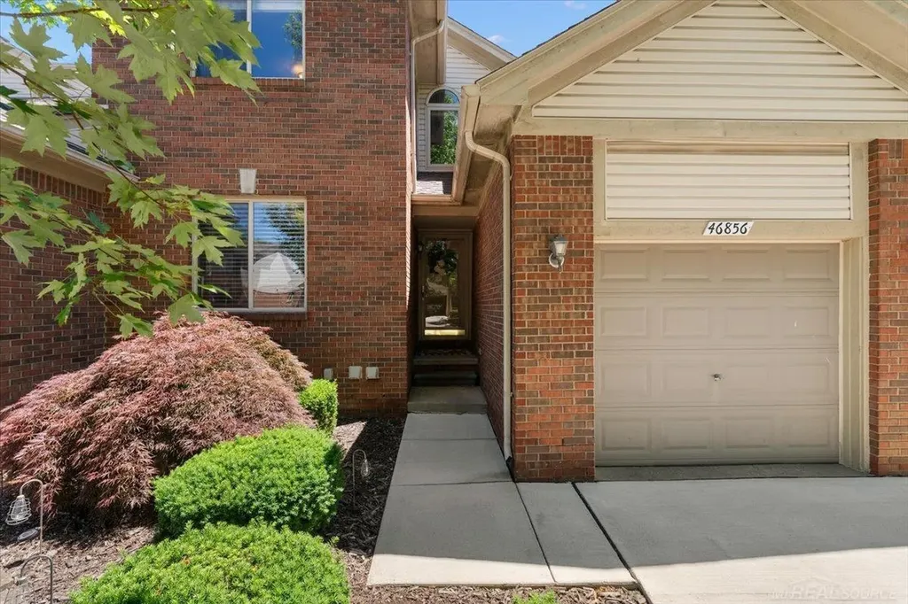 46856 Jewel Drive Macomb Township MI 48044