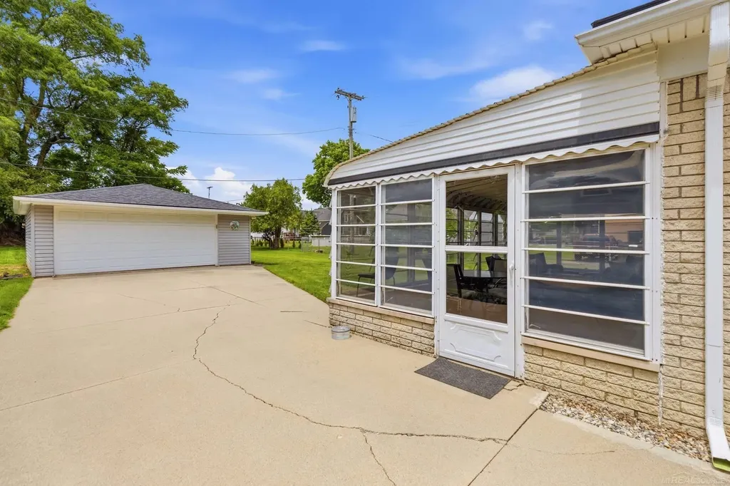 68435 Oak Street Richmond City MI 48062