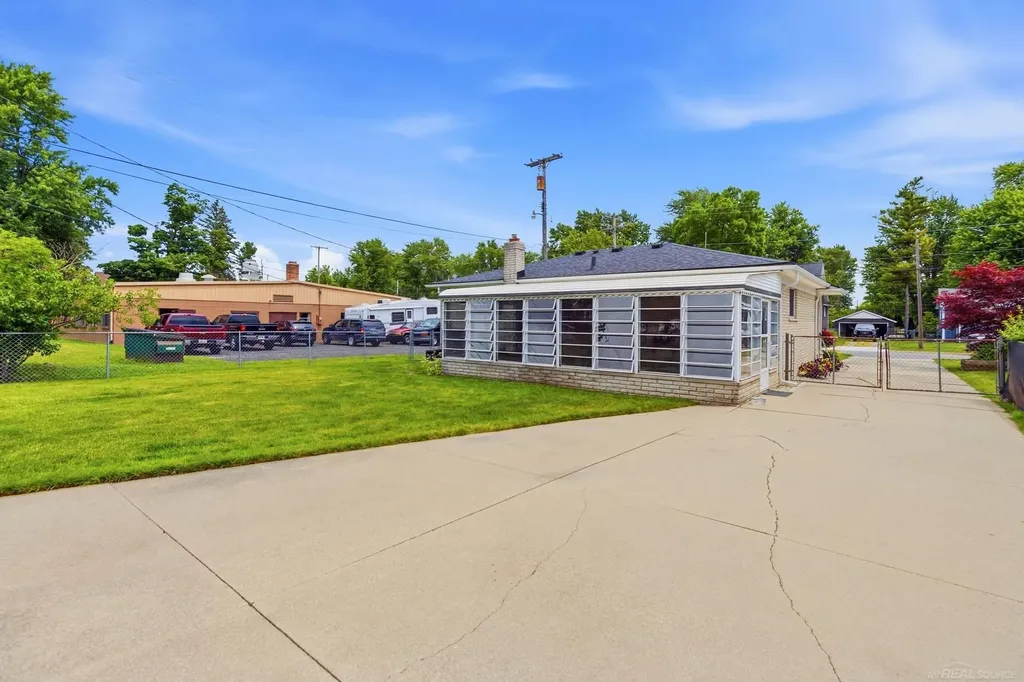 68435 Oak Street Richmond City MI 48062