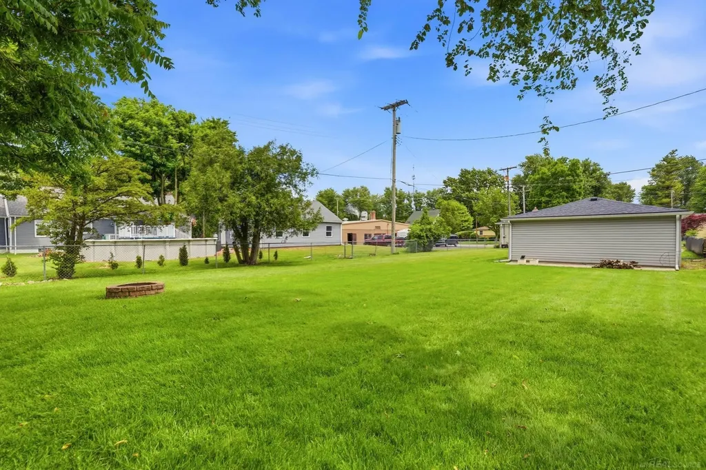 68435 Oak Street Richmond City MI 48062