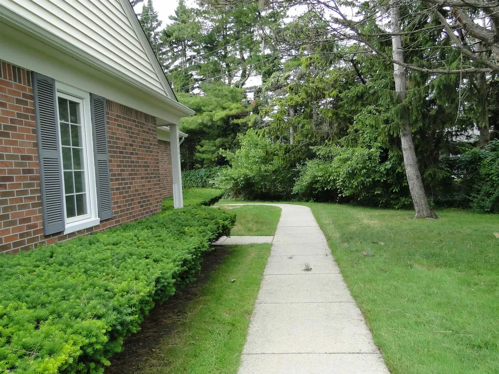 37343 Stonegate Circle Clinton Charter Township MI 48036