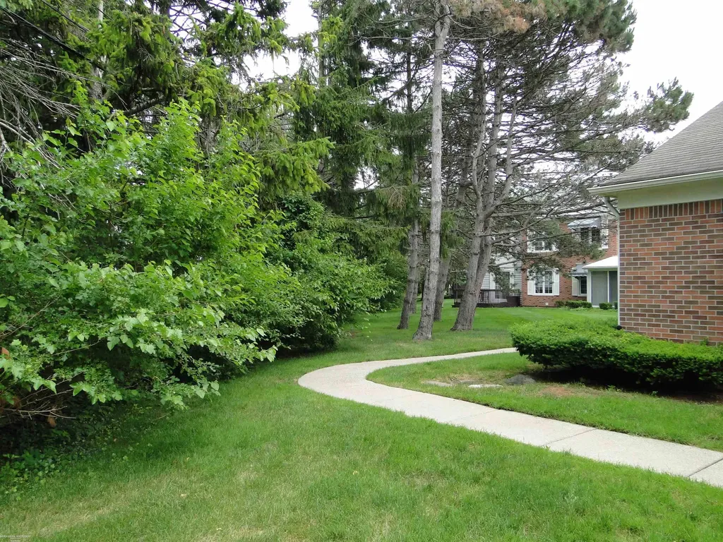 37343 Stonegate Circle Clinton Charter Township MI 48036