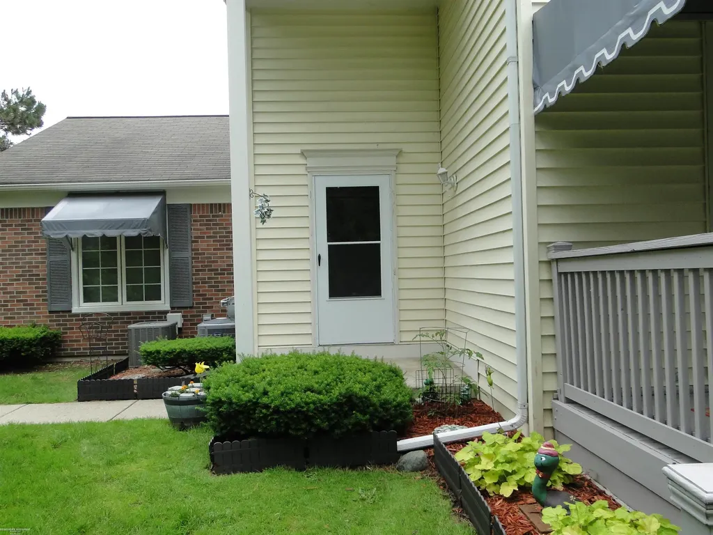 37343 Stonegate Circle Clinton Charter Township MI 48036