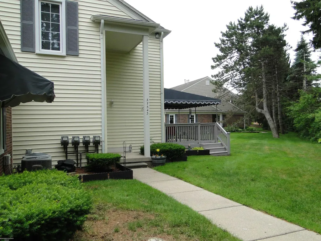 37343 Stonegate Circle Clinton Charter Township MI 48036