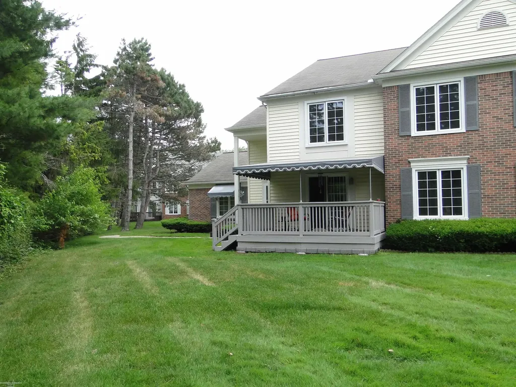 37343 Stonegate Circle Clinton Charter Township MI 48036