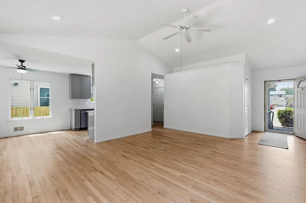 33936 Beaconsfield Street Clinton Charter Township MI 48035