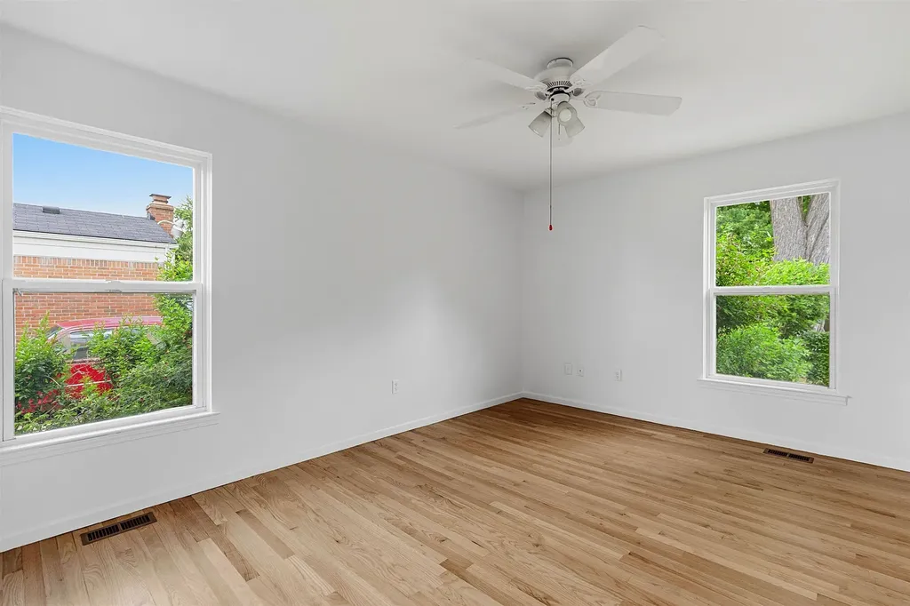 33936 Beaconsfield Street Clinton Charter Township MI 48035