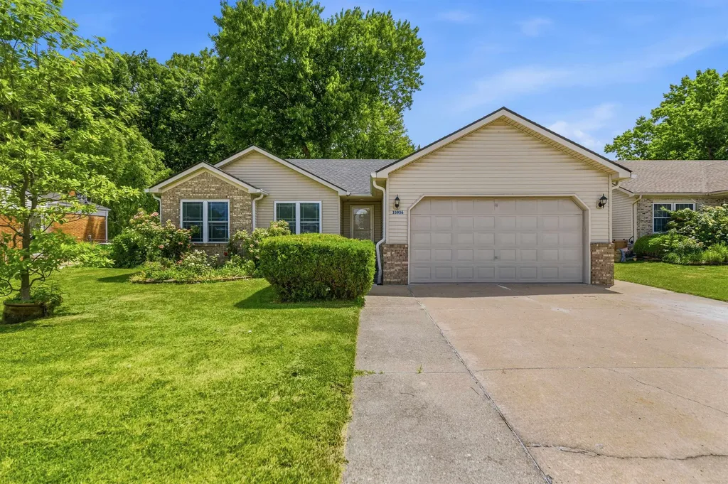 33936 Beaconsfield Street Clinton Charter Township MI 48035