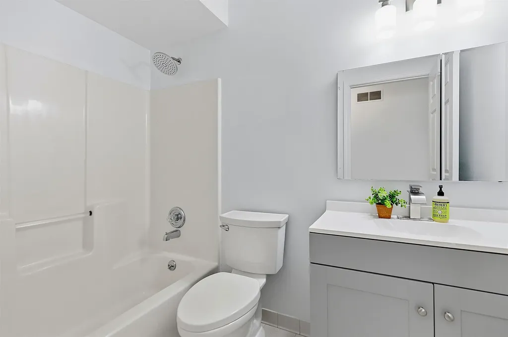 33936 Beaconsfield Street Clinton Charter Township MI 48035