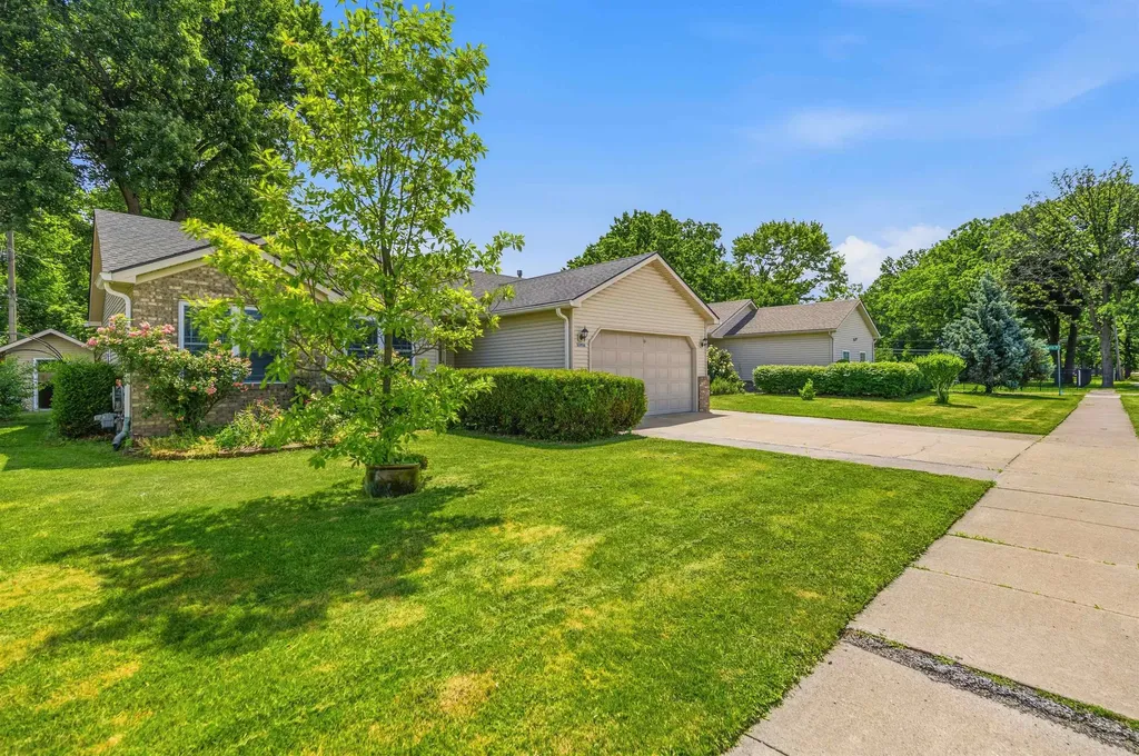 33936 Beaconsfield Street Clinton Charter Township MI 48035