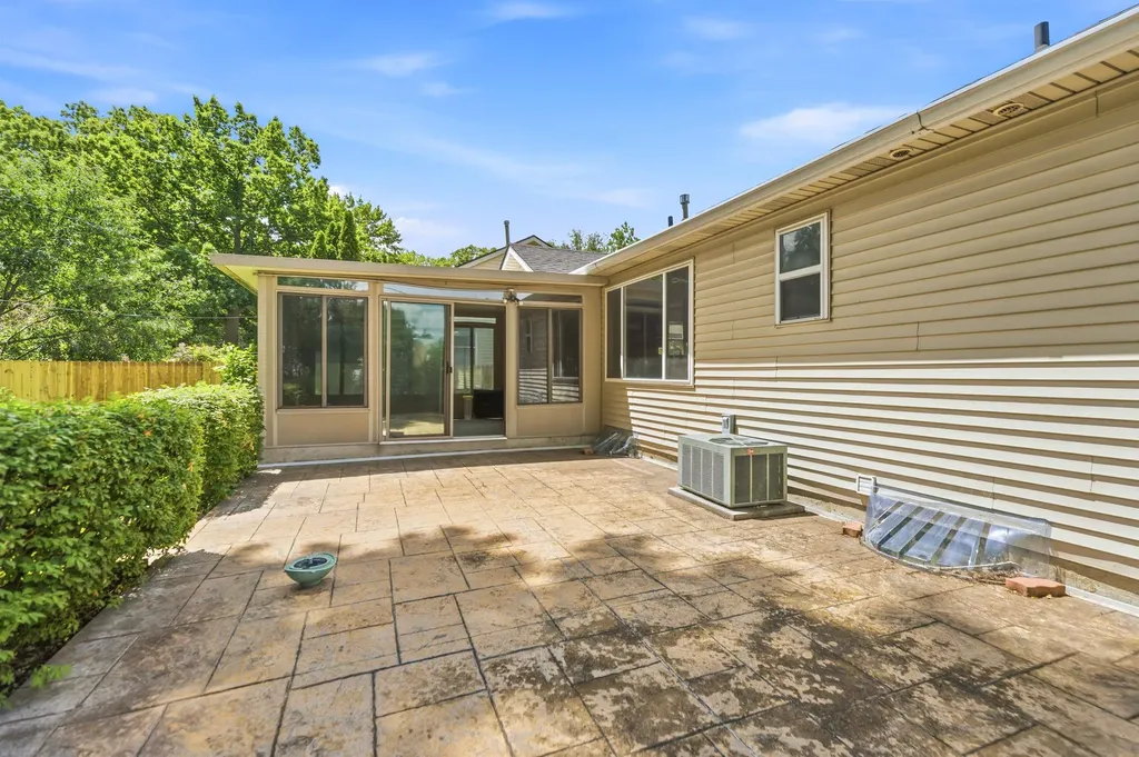 33936 Beaconsfield Street Clinton Charter Township MI 48035