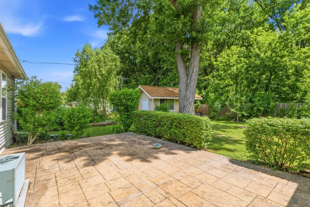 33936 Beaconsfield Street Clinton Charter Township MI 48035
