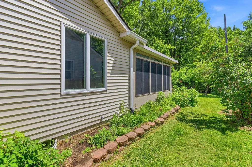 33936 Beaconsfield Street Clinton Charter Township MI 48035