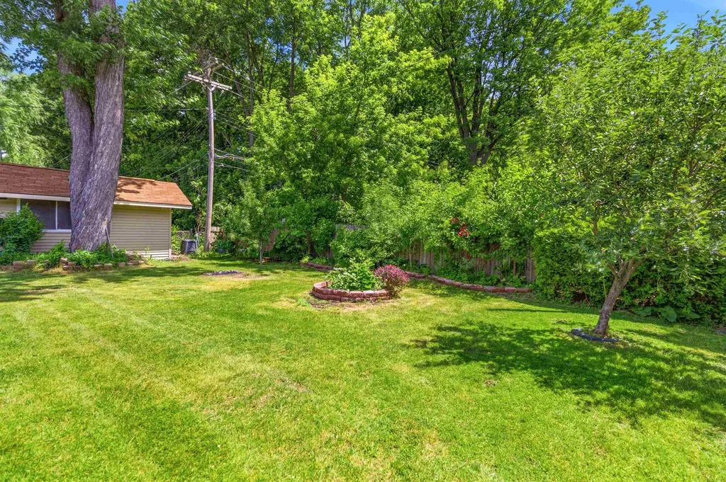 33936 Beaconsfield Street Clinton Charter Township MI 48035