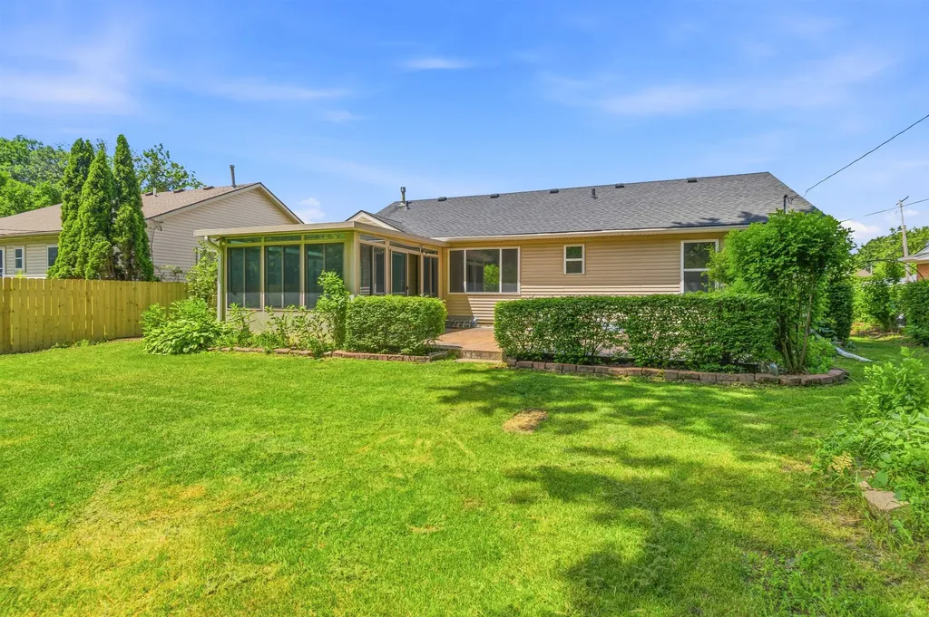 33936 Beaconsfield Street Clinton Charter Township MI 48035