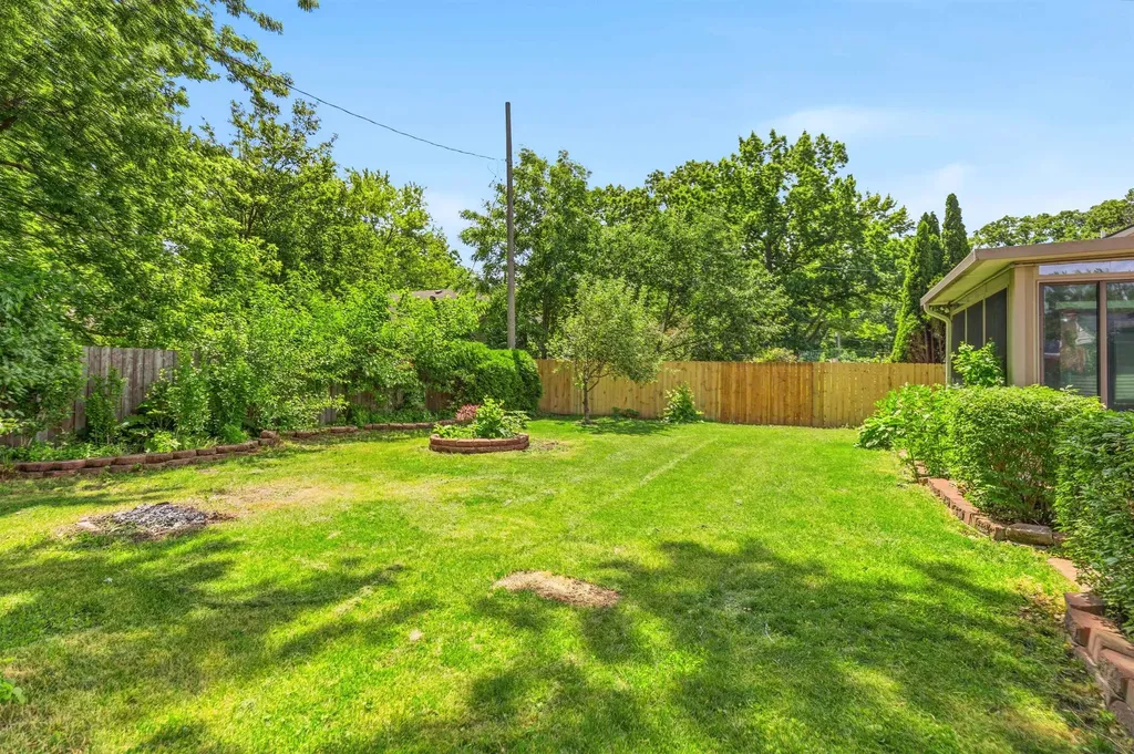 33936 Beaconsfield Street Clinton Charter Township MI 48035