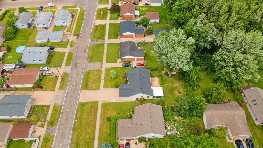 33936 Beaconsfield Street Clinton Charter Township MI 48035