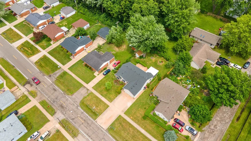 33936 Beaconsfield Street Clinton Charter Township MI 48035