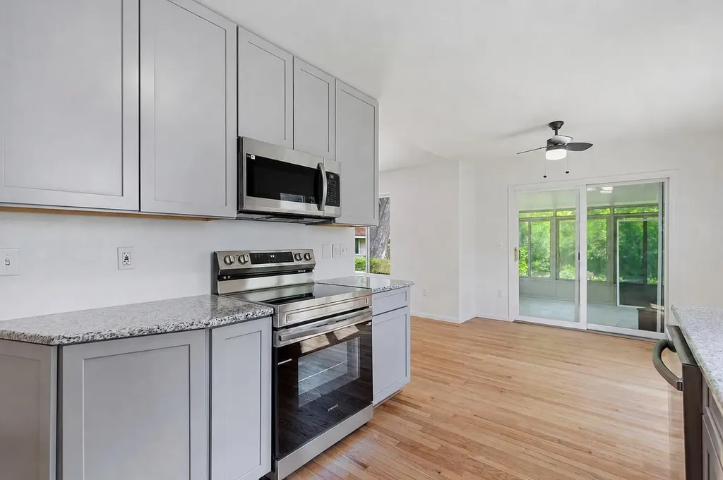 33936 Beaconsfield Street Clinton Charter Township MI 48035